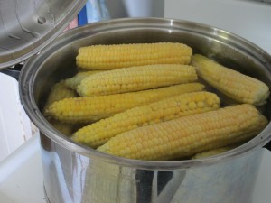 kettle, stainless steel kettle, corn cobs, corn on the cob, 