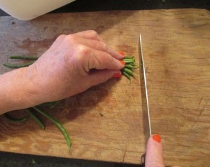 green beans, beans, snipping beans, knife, cutting board,